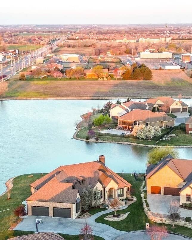 Home warranty in Kansas - stunning view of homes in Kansas from above