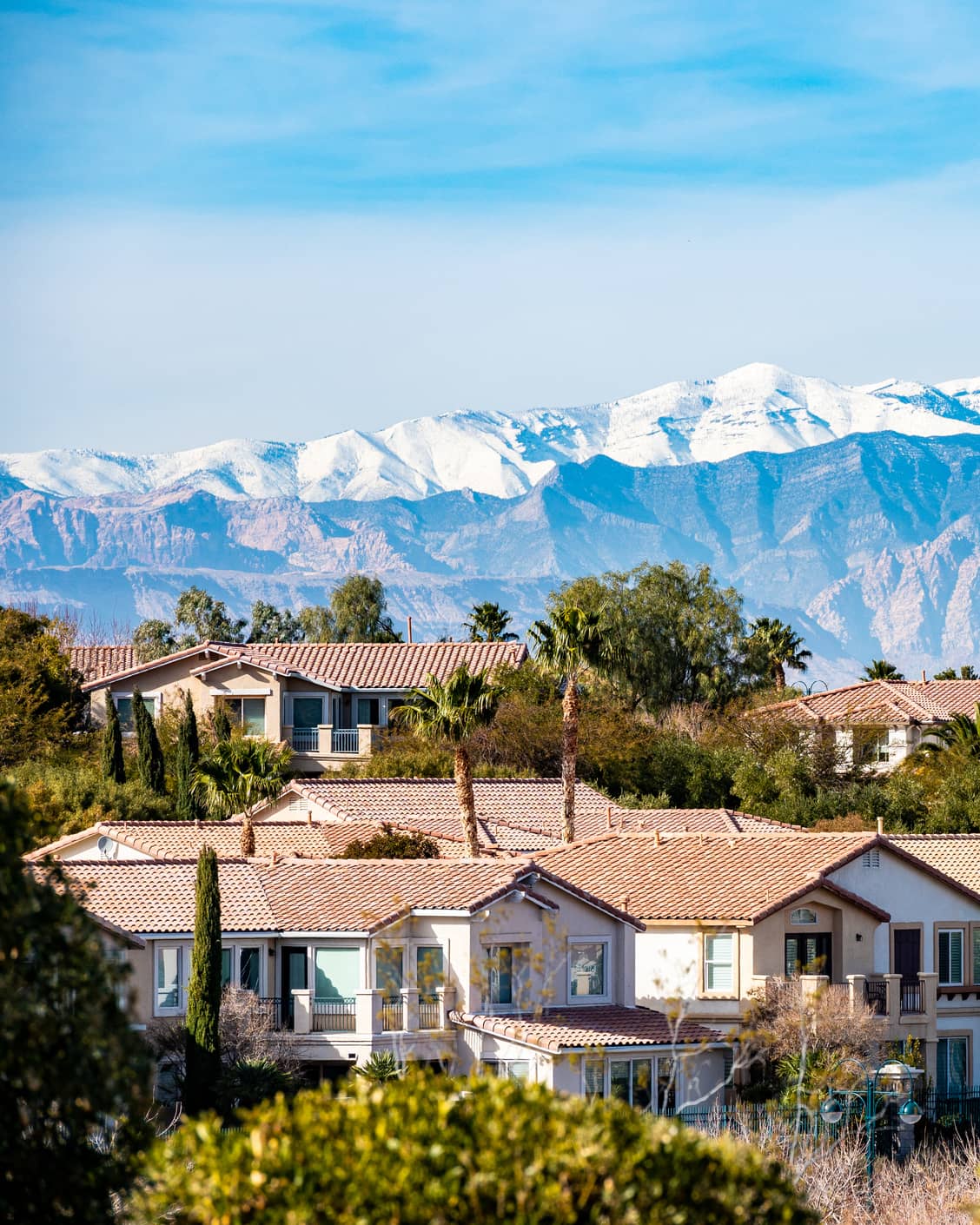 Home warranty in Nevada - Houses with a mountain in the background