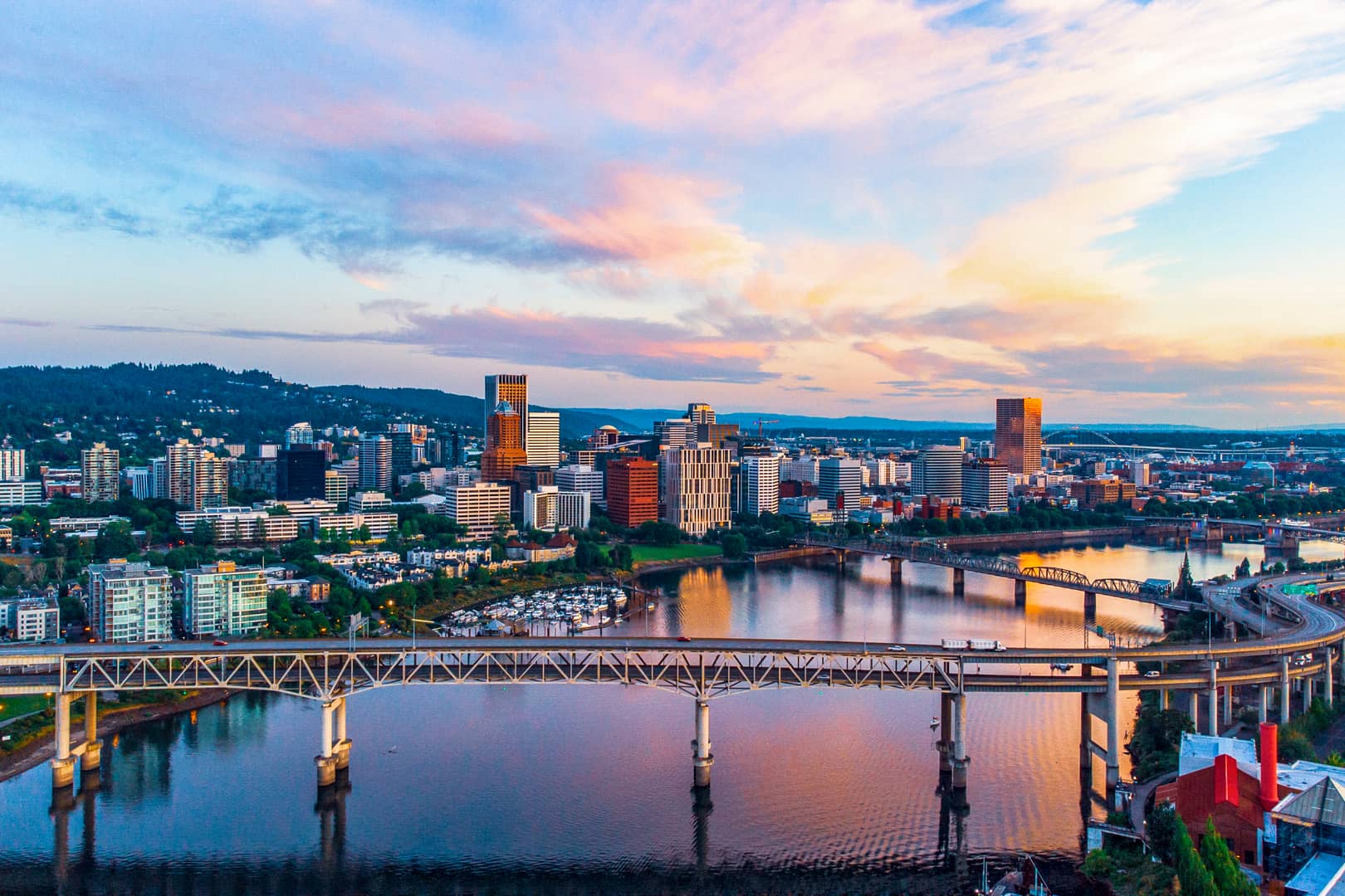 Home warranty in Oregon - Skyline view of city and river
